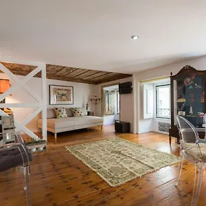 Charming Travessa Do Alcaide Apartment